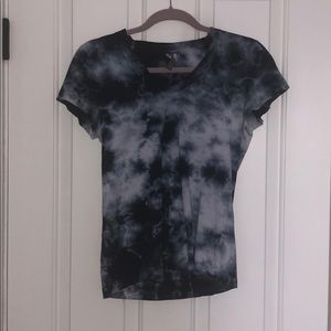 Blue and white tie dye v-neck shortsleeved shirt